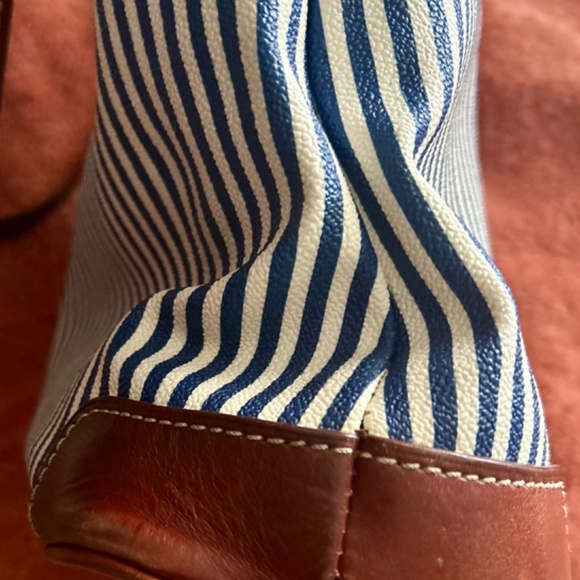 Beautiful and authentic Dooney and Bourke handbag - Picture 5 of 9